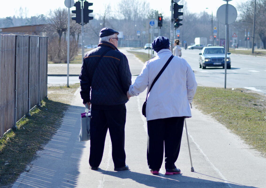 Pensionāru pāris. Foto: Zane Bitere/LETA