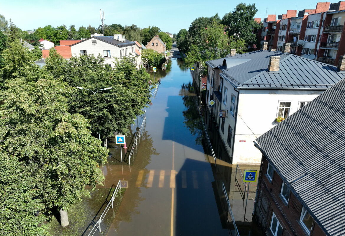 29. jūlija lietavu sekas Mātera ielā Jelgavā. Foto: Evija Trifanova/LETA