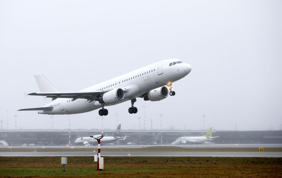 Aviokompānijas "SmartLynx Airlines" lidmašīna. Foto: Ieva Čīka/LETA