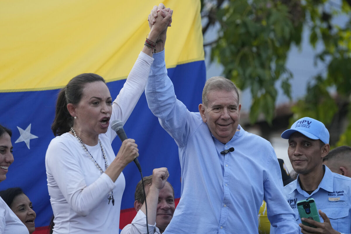 Venecuēlas opozīcijas līderi Marija Korina Mačado un Edmundo Gonsaless Urutijs. Foto: AP Photo/Ariana Cubillos