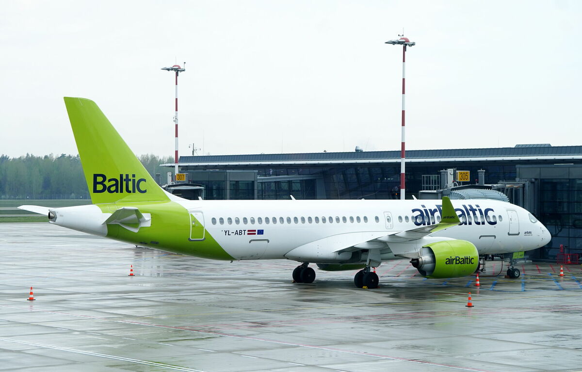 "airBaltic" lidmašīna RIX Rīgas lidostas teritorijā. Foto: Paula Čurkste/LETA