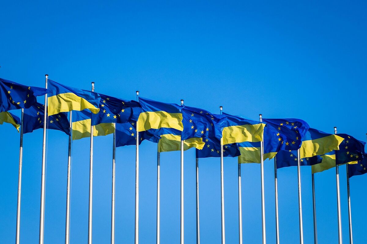 Eiropas Savienības un Ukrainas karogi. Foto: Pixabay