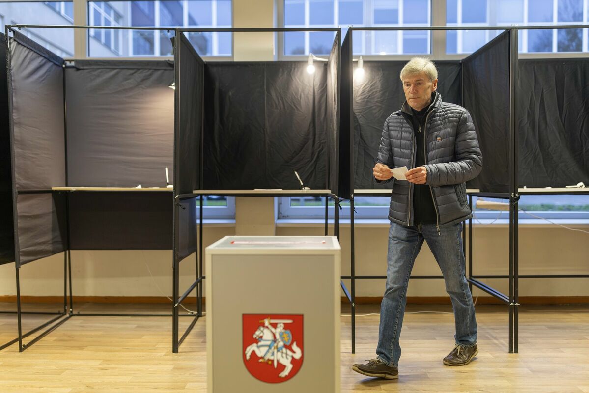 Parlamenta vēlēšanas Lietuvā. Foto: AP Photo/Mindaugas Kulbis