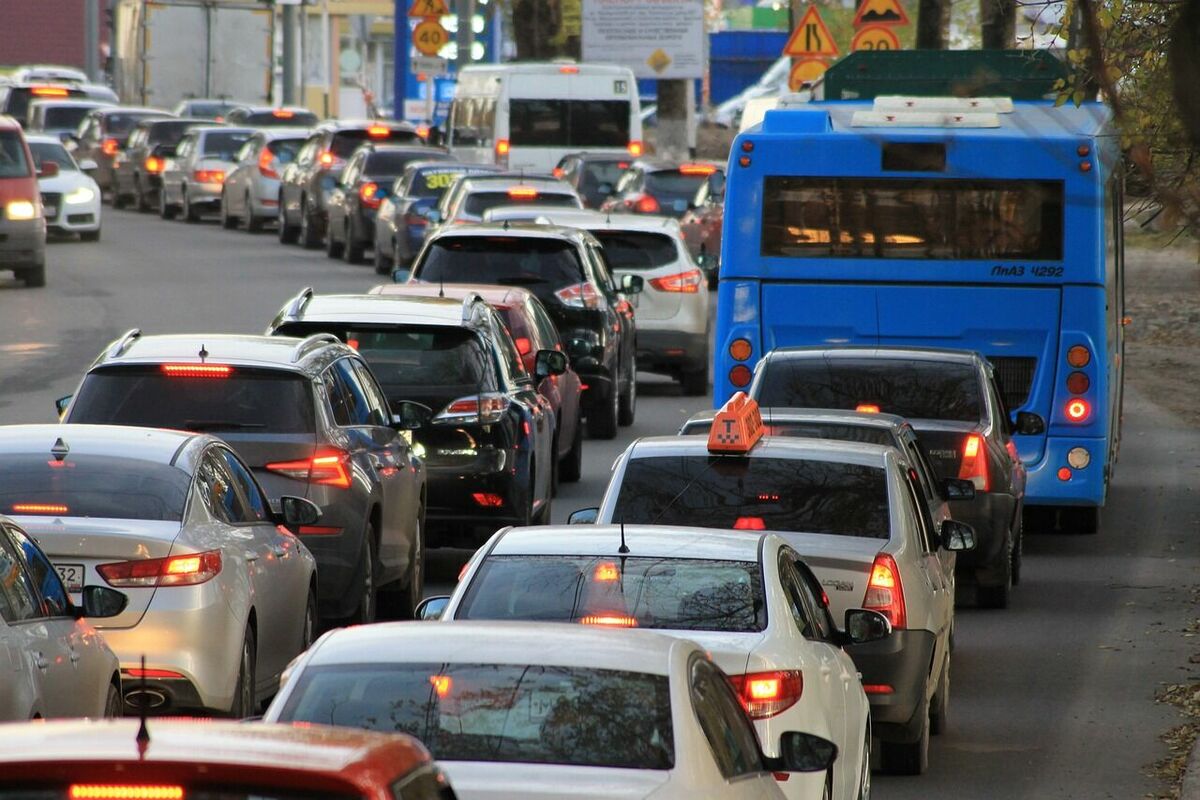 Tips to reduce stress during traffic jams