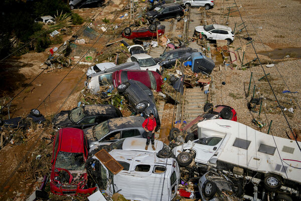 Plūdu radītie postījumi Valensijas reģionā, Spānijā. Foto: AP Photo/Manu Fernandez