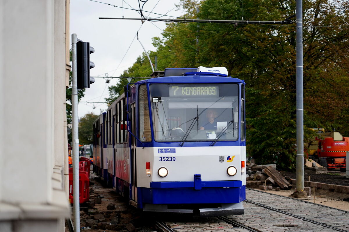 7. tramvajs 13. janvāra ielā. Foto: Zane Bitere/LETA