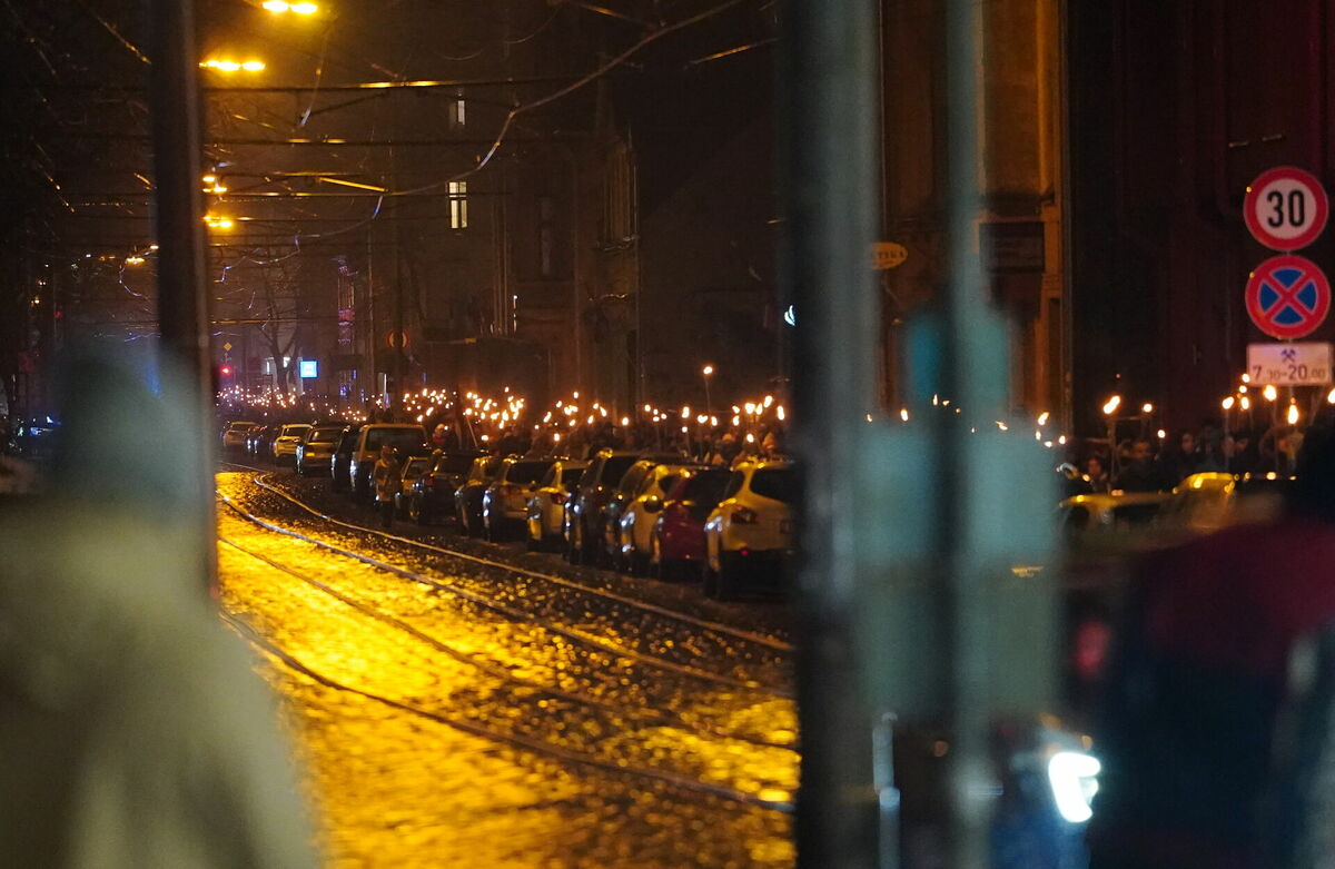 Lāčplēša dienai veltīts lāpu gājiens. Foto: Paula Čurkste/LETA