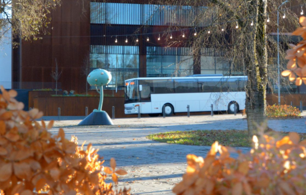 Autobuss Vamierā. Foto: VTU Valmiera