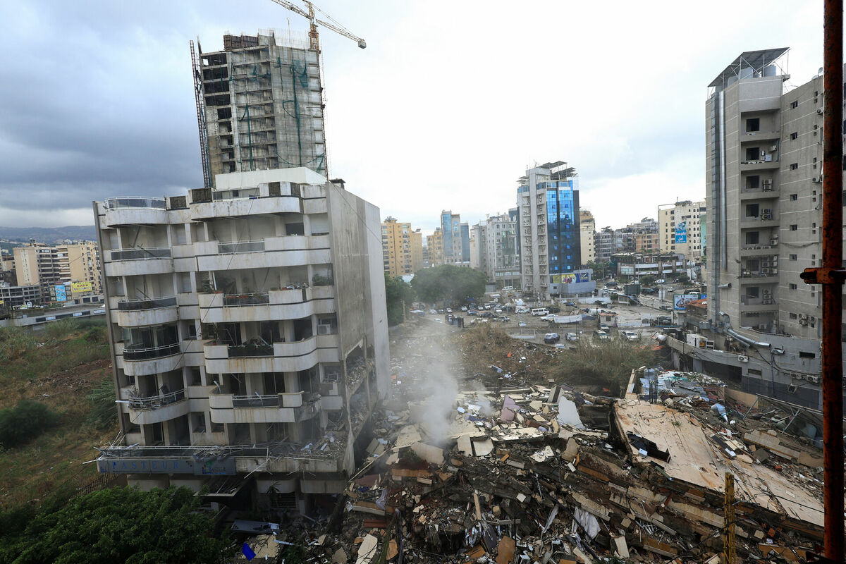 Izraēlas triecienu radītie postījumi Libānā. Foto: REUTERS/Thaier Al-Sudani