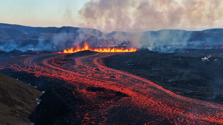 Vulkāna izvirdums Islandē 2024. gada 21. novembrī. Foto: EPA/ANTON BRINK