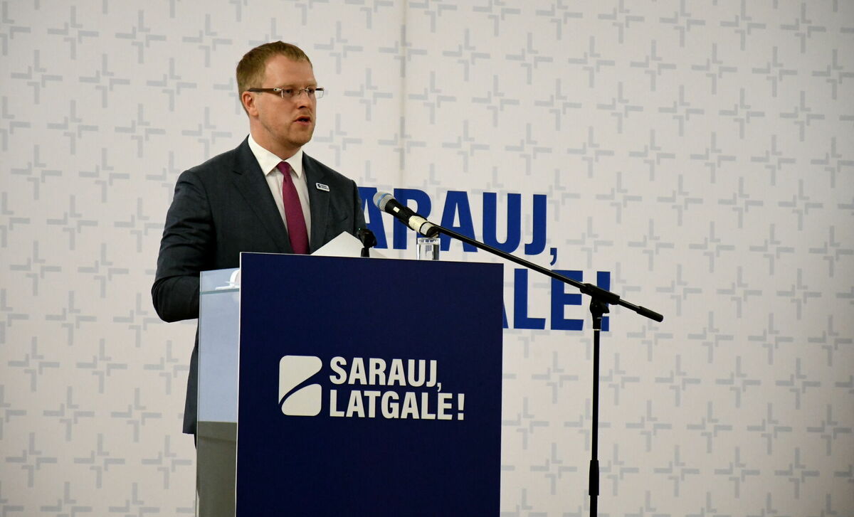 Daugavpils domes priekšsēdētājs Andrejs Elksniņš piedalās partijas "Sarauj, Latgale!" dibināšanas pasākumā Daugavpils universitātes telpās. Foto: Ivars Soikāns/LETA