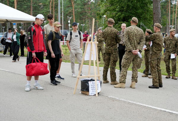 Valsts aizsardzības dienesta jaunieši. Foto: Evija Trifanova, Edijs Pālens/LETA