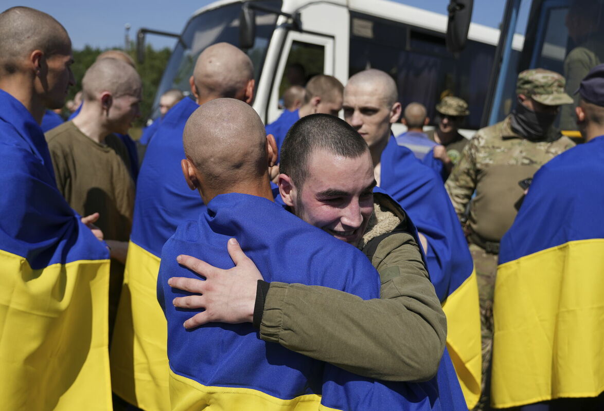 Kara gūstekņu apmaiņā Ukraina šī gada augustā atguva 115 Krievijas armijas sagūstītos. Foto: EPA/STRINGER