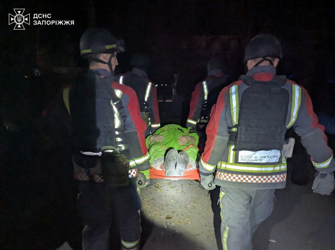 Ievainotie Zaporižjā. Foto: scanpix/UKRAINIAN EMERGENCY SERVICE / AFP