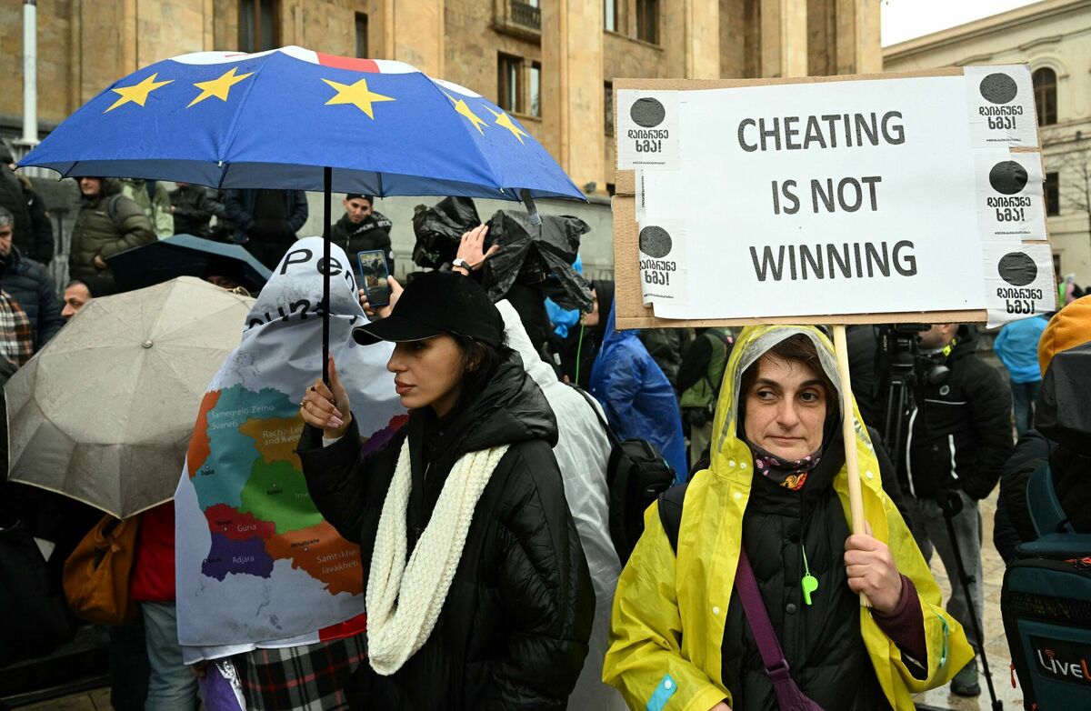 Protestētāji Gruzijā. Foto: scanpix/Vano SHLAMOV / AFP