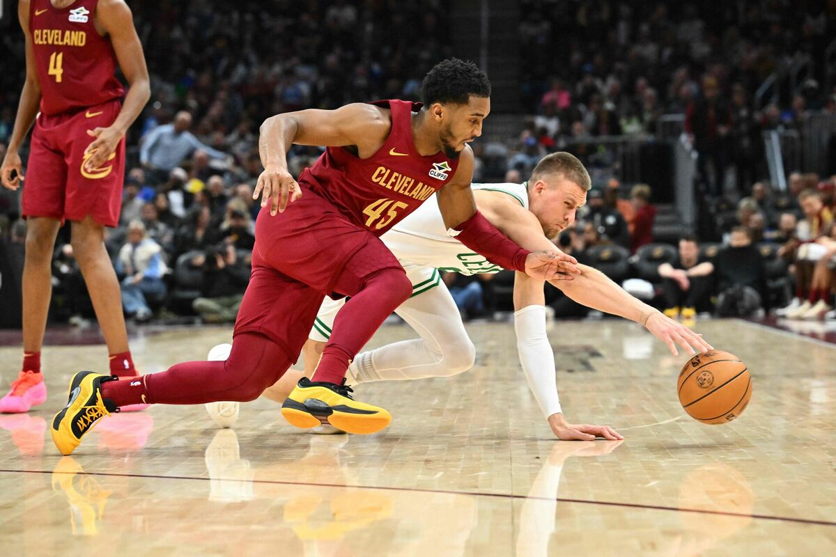 Donovans Mičels un Kristaps Porziņģis. Foto: Jason Miller/Getty Images/AFP/Scanpix