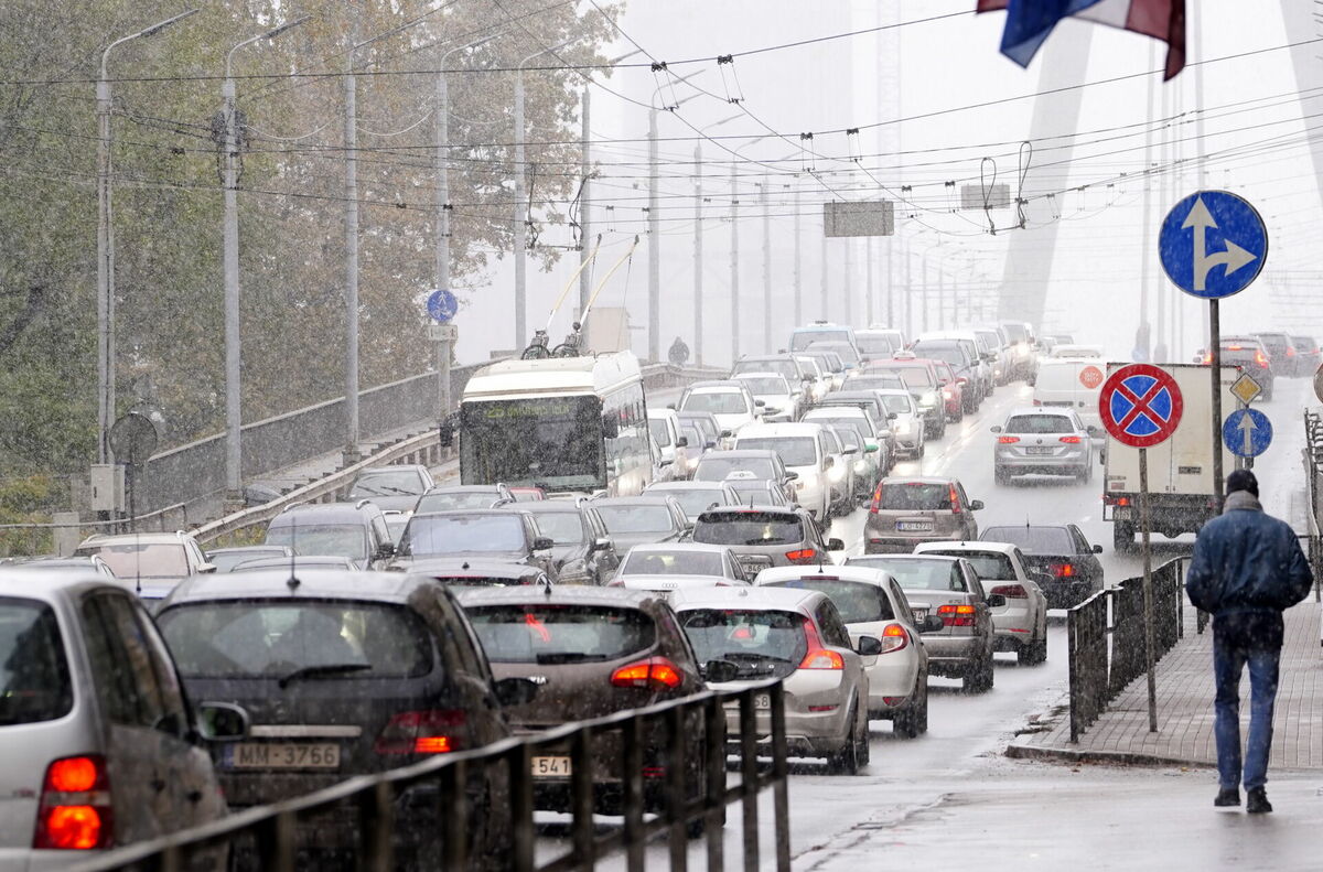 Satiksme Krišjāņa Valdemāra ielā. Foto: Evija Trifanova/LETA