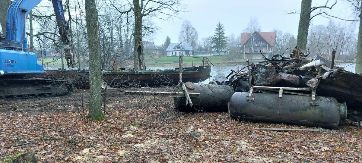 Lielvārdē no Daugavas izcelts kuģis "Līgo". Foto: Ogres ziņas