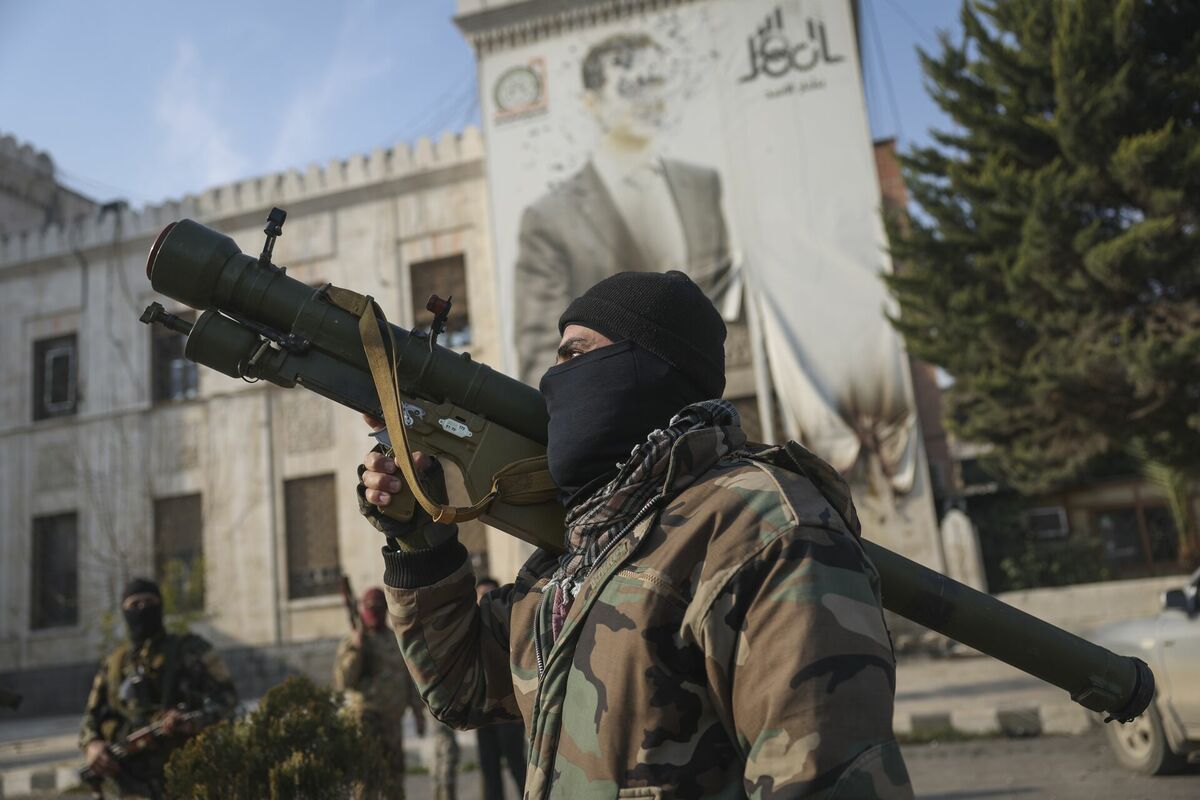 Sīrijas opozīcijas kaujinieks. Foto: AP Photo/Ghaith Alsayed