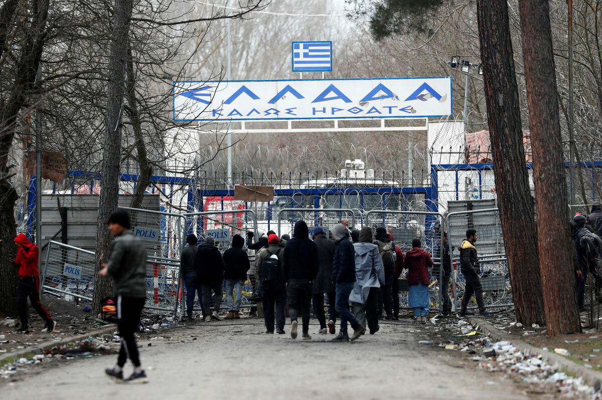 Imigranti uz Grieķijas-Turcijas robežas. Foto: REUTERS/Murad Sezer