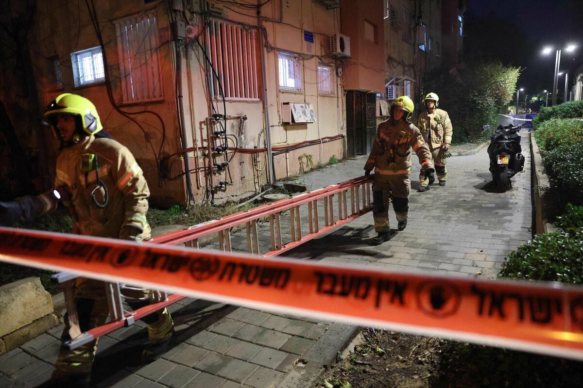 Nokrītot šāviņam no Jemenas, Izraēlā ievainoti 14 cilvēki. Foto: Jack GUEZ / AFP