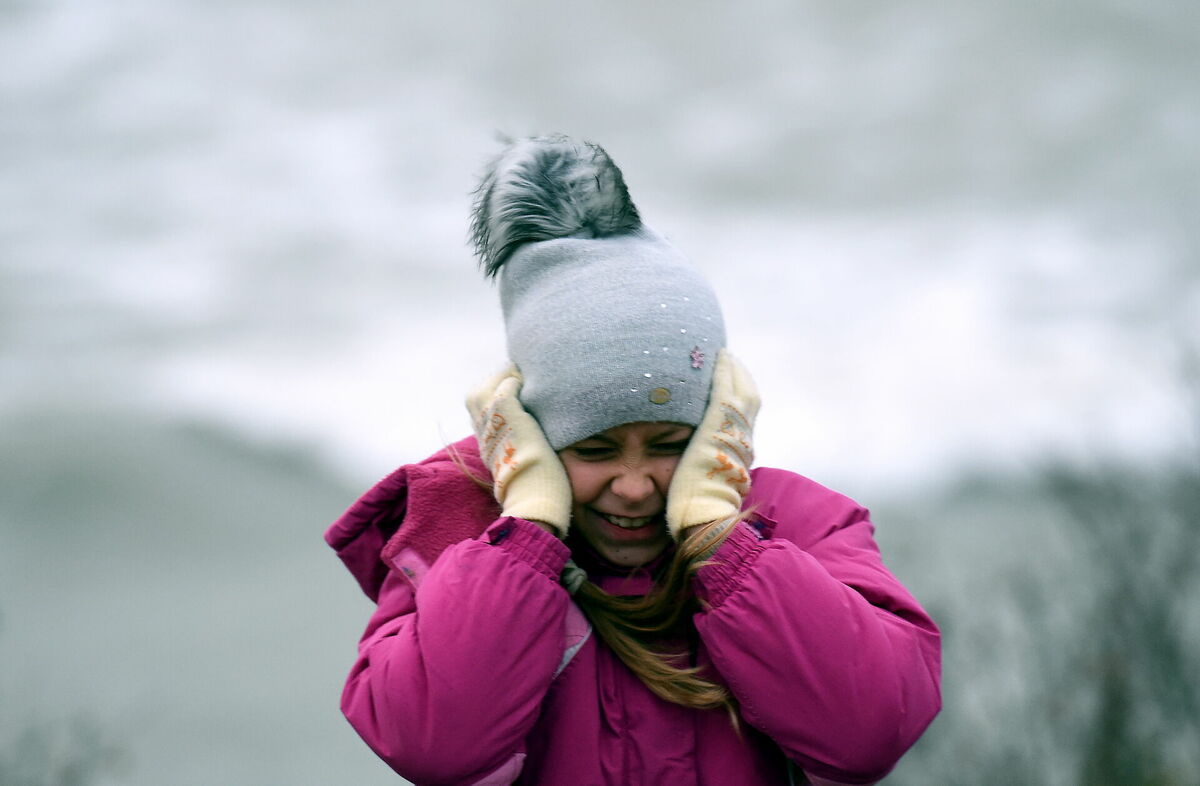 Spēcīgas vēja brāzmas Kurzemes piekrastē. Foto: Ieva Lūka/LETA