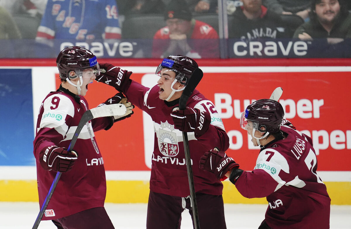 Latvijas U-20 hokeja izlase. Foto: scanpix/Sean Kilpatrick/The Canadian Press via AP