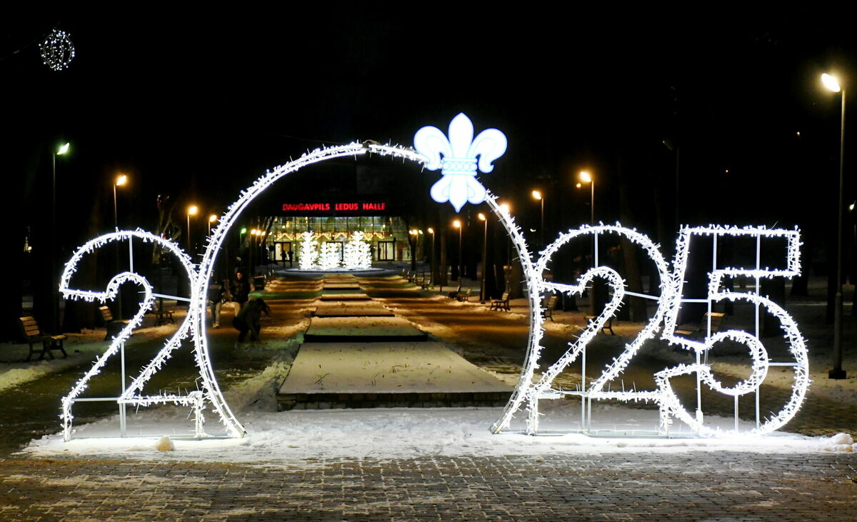 Ziemassvētku rotājumi Daugavpilī. Foto: Ivars Soikāns/LETA