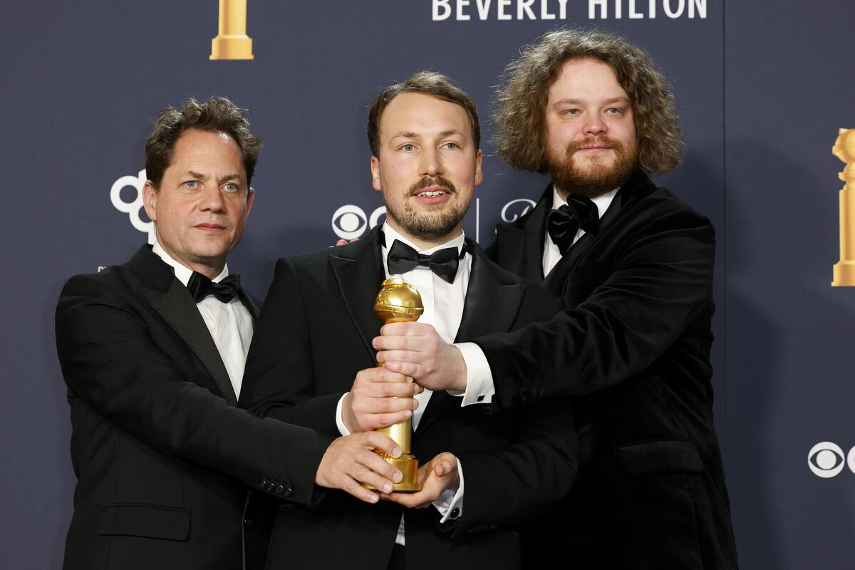 Filmas "Straume" komanda, saņemot balvu. Foto: scanpix/EPA/CAROLINE BREHMAN