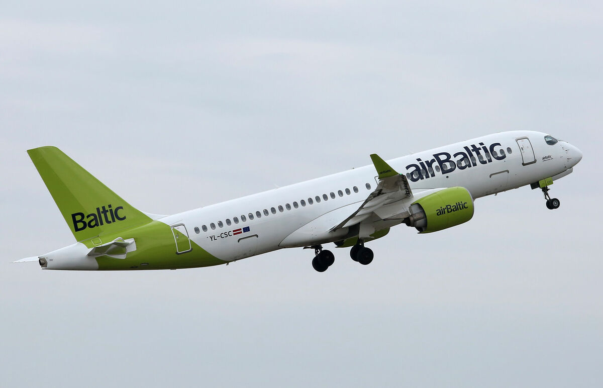 Nacionālās aviokompānijas "airBaltic" lidmašīna. Foto: Edijs Pālens/LETA