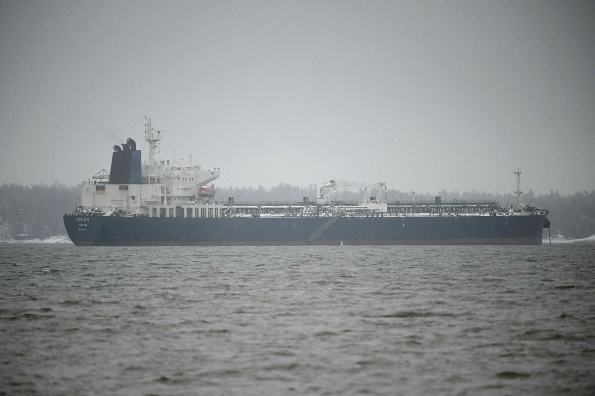 R  Russian “Shadow Fleet” Tanker Banned From Sailing After Inspection Reveals Major Deficiencies