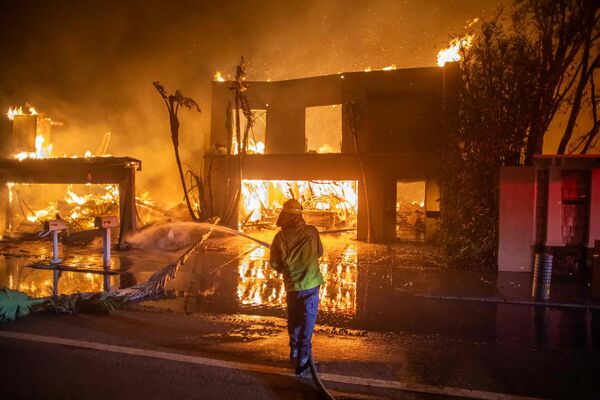 Savvaļas ugunsgrēks Losandželosā. Foto: scanpix/ Apu Gomes/Getty Images/AFP