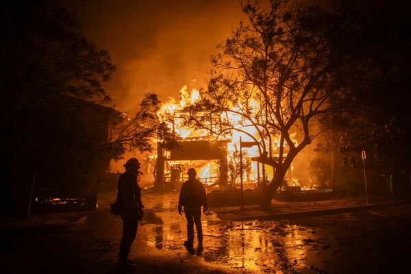 Savvaļas ugunsgrēks Losandželosā. Foto: scanpix/JOSH EDELSON / AFP