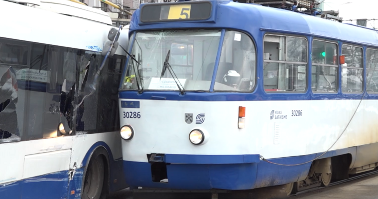 Tramvaja un trolejbusa avārija. Foto: 360 Ziņneši