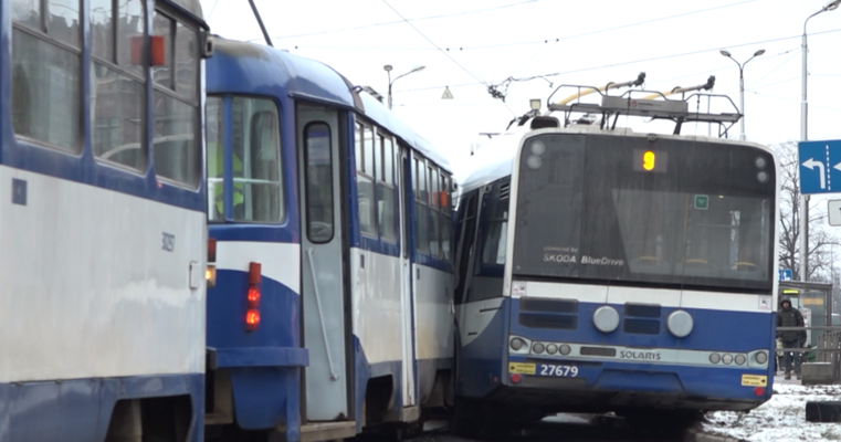 Tramvaja un trolejbusa avārija. Foto: 360 Ziņneši
