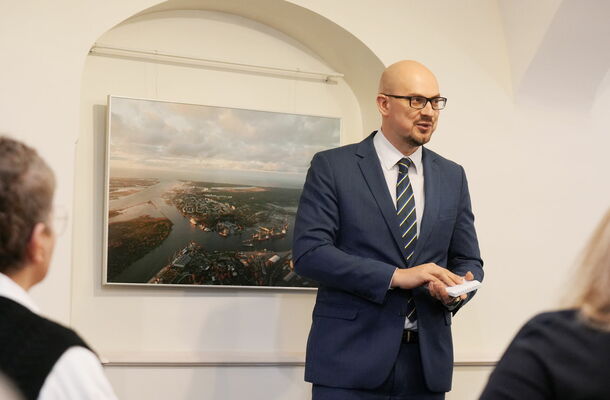 	Atklāj rokasgrāmatu "Rīcība valsts apdraudējuma gadījumā". Foto: Evija Trifanova/LETA