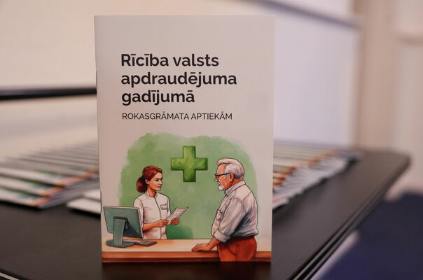 	Atklāj rokasgrāmatu "Rīcība valsts apdraudējuma gadījumā". Foto: Evija Trifanova/LETA