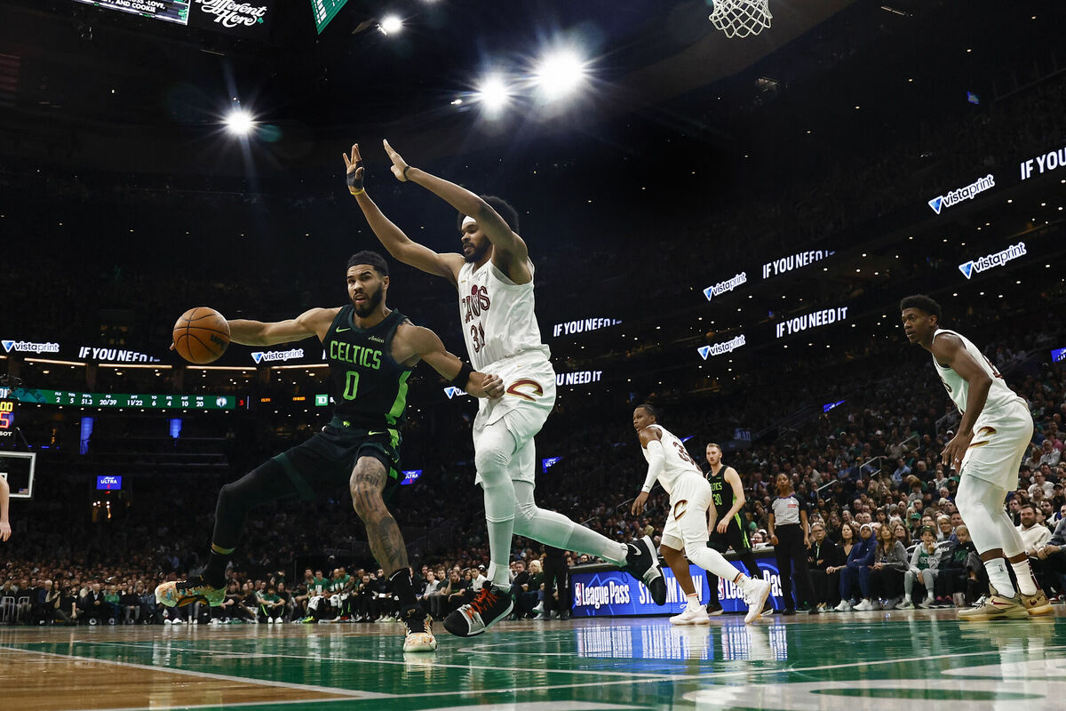 Kristaps Porziņģis Stands Out as Celtics Fall to Cavaliers in Key Matchup