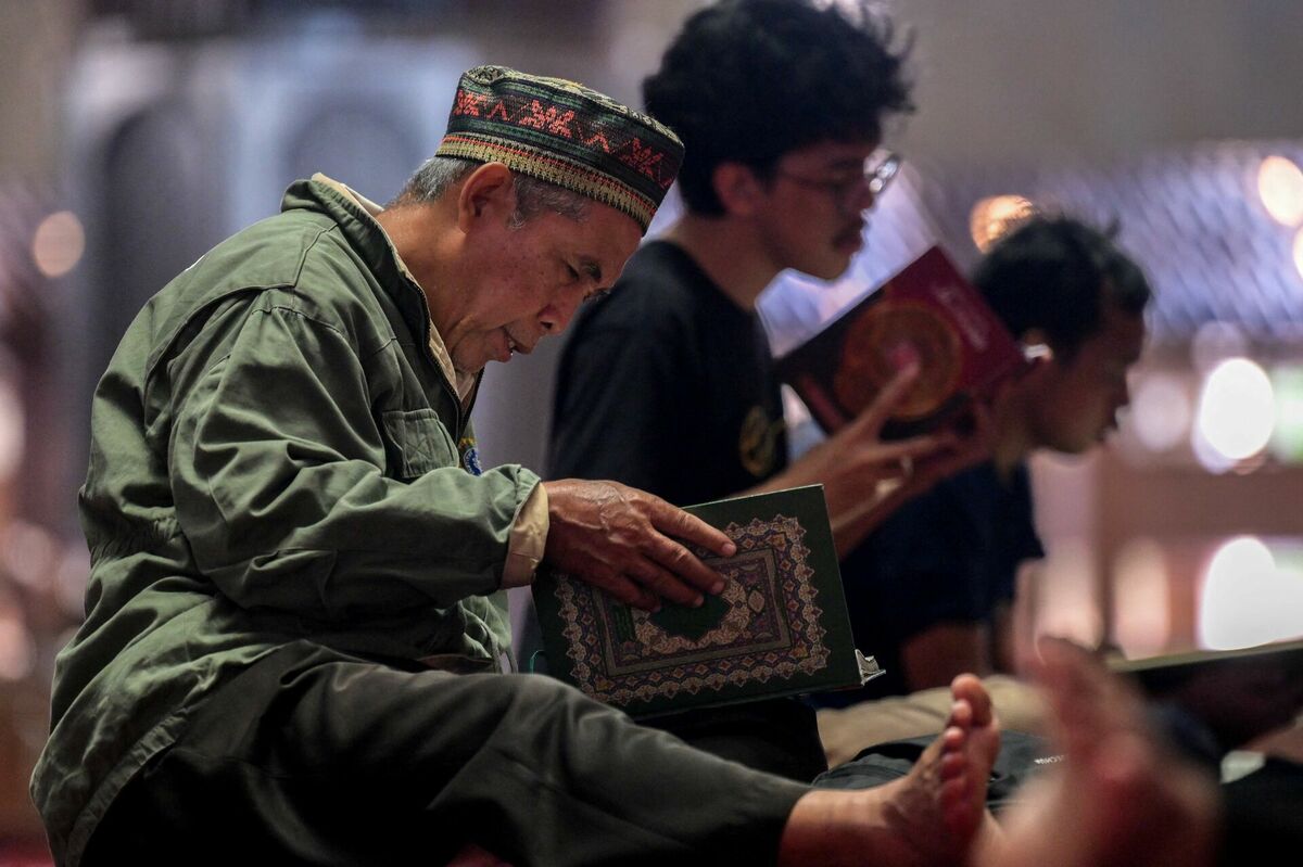 Musulmaņi Džakartā. Foto: BAY ISMOYO / AFP / Scanpix