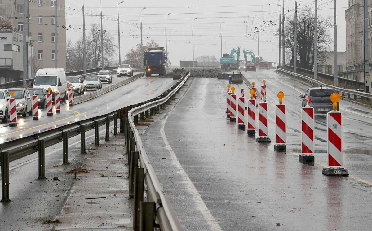 Jorģa Zemitāna tilta remontdarbi. Foto: Evija Trifanova/LETA