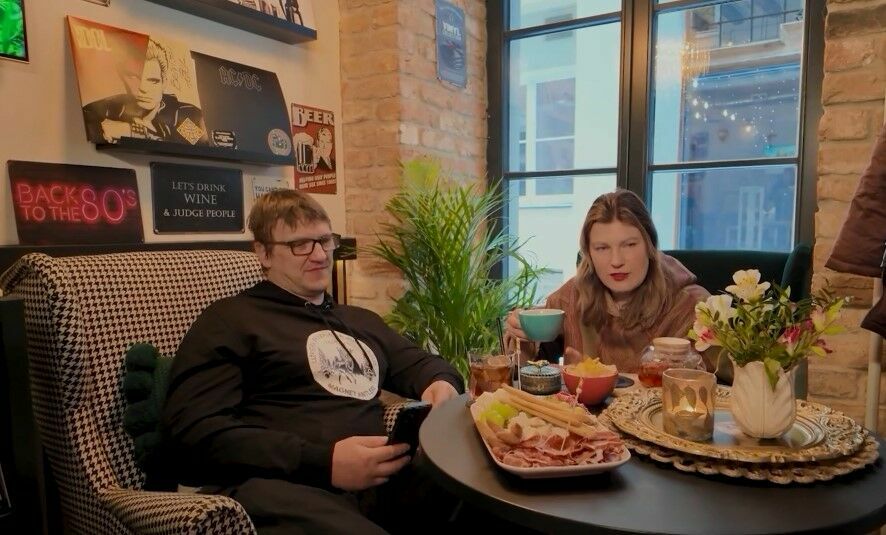 Ekrānuzņēmums no raidījuma "Slavenības. Bez filtra"