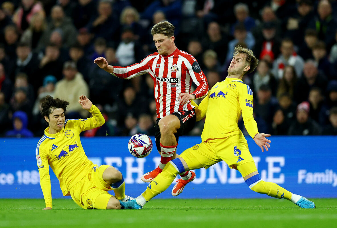 Deniss Cirknis (sarkanajā formā). Foto: Reuters/Scanpix