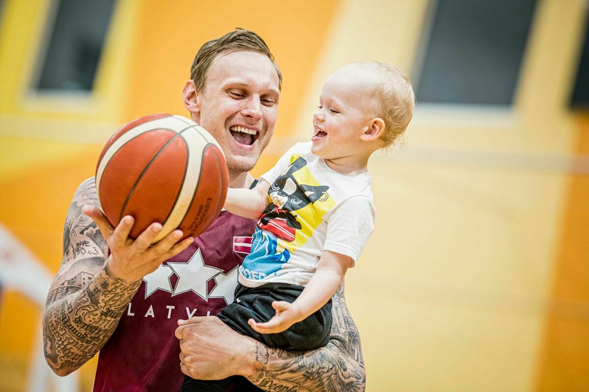 Foto: Slavenības. Bez filtra