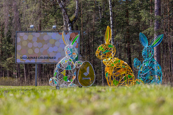 Lieldienu dekorācijas Jūrmalā. Foto: Artis Veigurs/publicitātes attēli