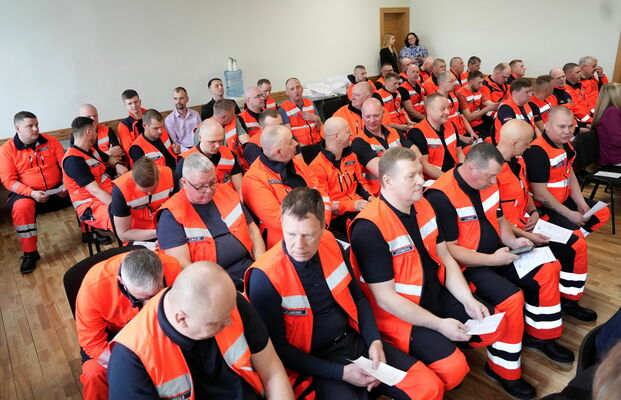 Pirmais NMPD autovadītāju-ārstniecības atbalsta personu izlaidums. Foto: LETA