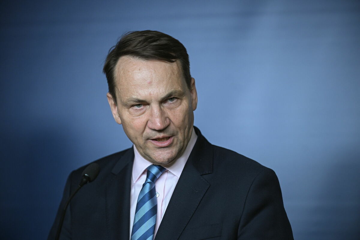 Polijas ārlietu ministrs Radeks Sikorskis. Foto: EPA/MARCIN OBARA
