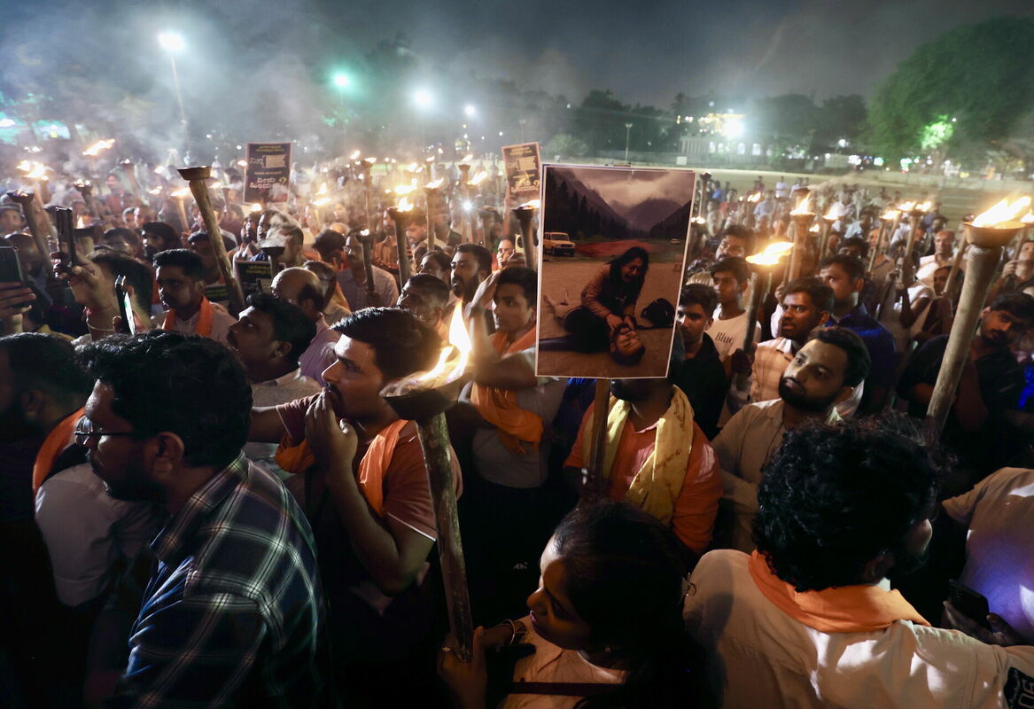 Indieši protestā nosoda slepkavības Kašmirā. Foto: EPA/JAGADEESH NV