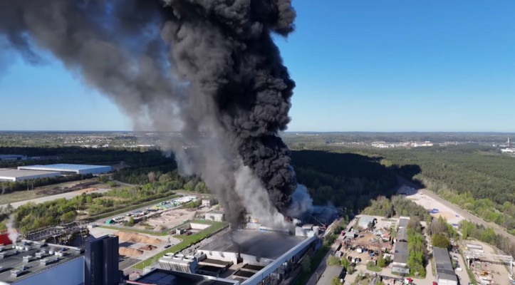 Ugunsgrēks Viļņā. Foto: Ekrānuzņēmums/tv3.lv