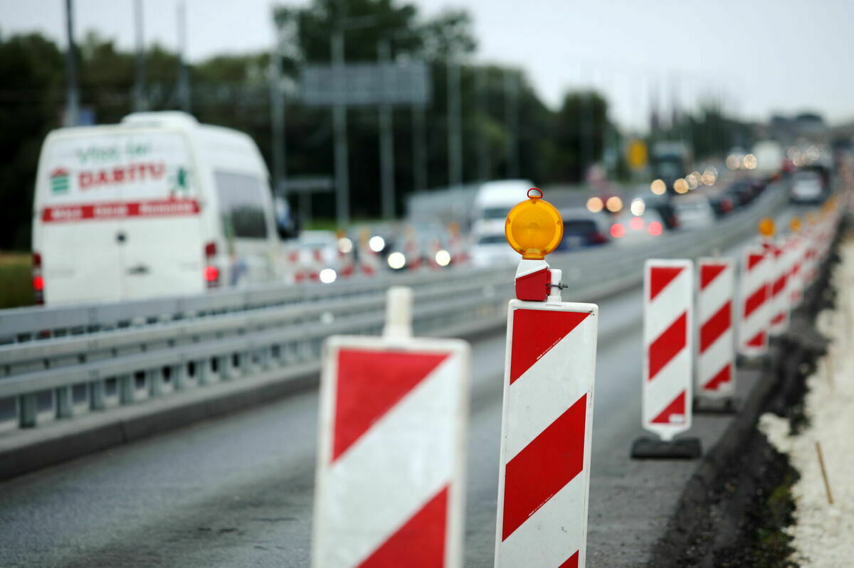 Ceļu remonts. Foto: LETA