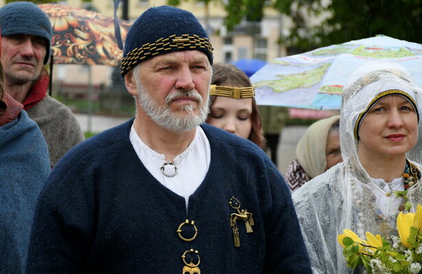 Tautastērpu gājiens "Uzvelc savu tautastērpu par godu Latvijai!" Daugavpilī. Foto: LETA